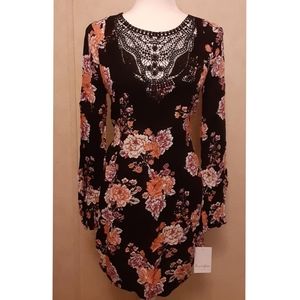 Love Fire, Flowery 🌺🌸 Dress With Long Sleeves